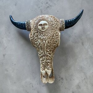 Small 6” resin cowskull